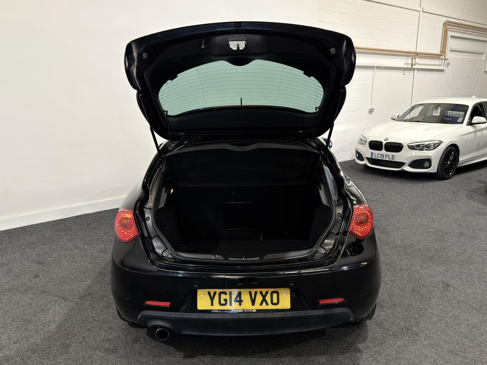 Alfa Romeo Giulietta 1.4 TB MultiAir Exclusive Hatchback 5dr Petrol Manual Euro 6 (s/s) (170 bhp)