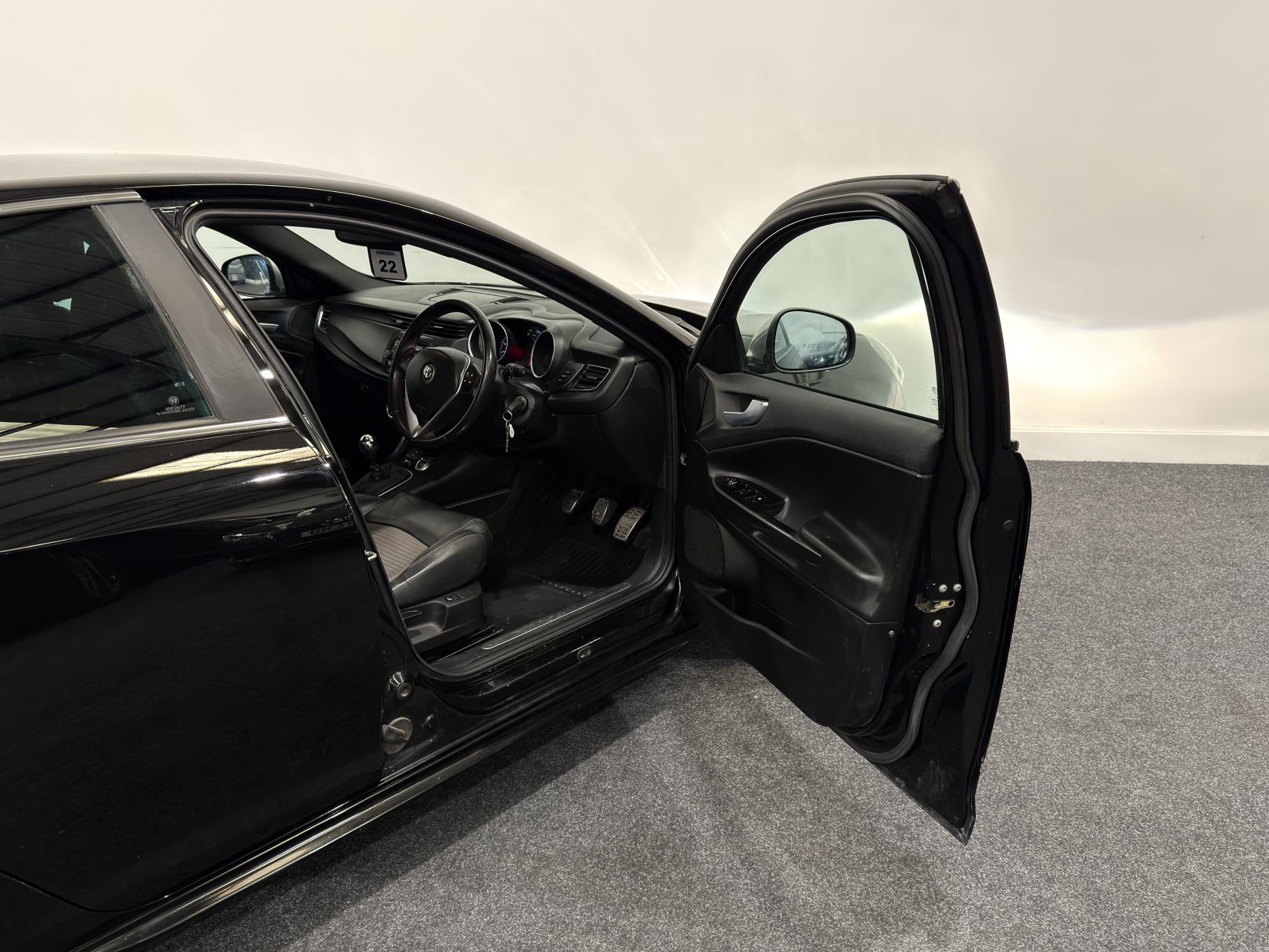 Alfa Romeo Giulietta 1.4 TB MultiAir Exclusive Hatchback 5dr Petrol Manual Euro 6 (s/s) (170 bhp)