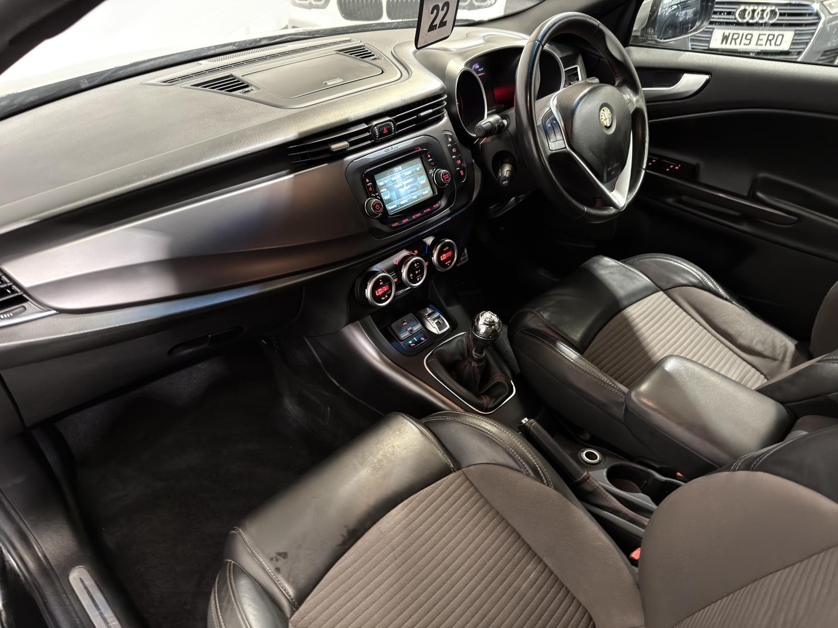Alfa Romeo Giulietta 1.4 TB MultiAir Exclusive Hatchback 5dr Petrol Manual Euro 6 (s/s) (170 bhp)