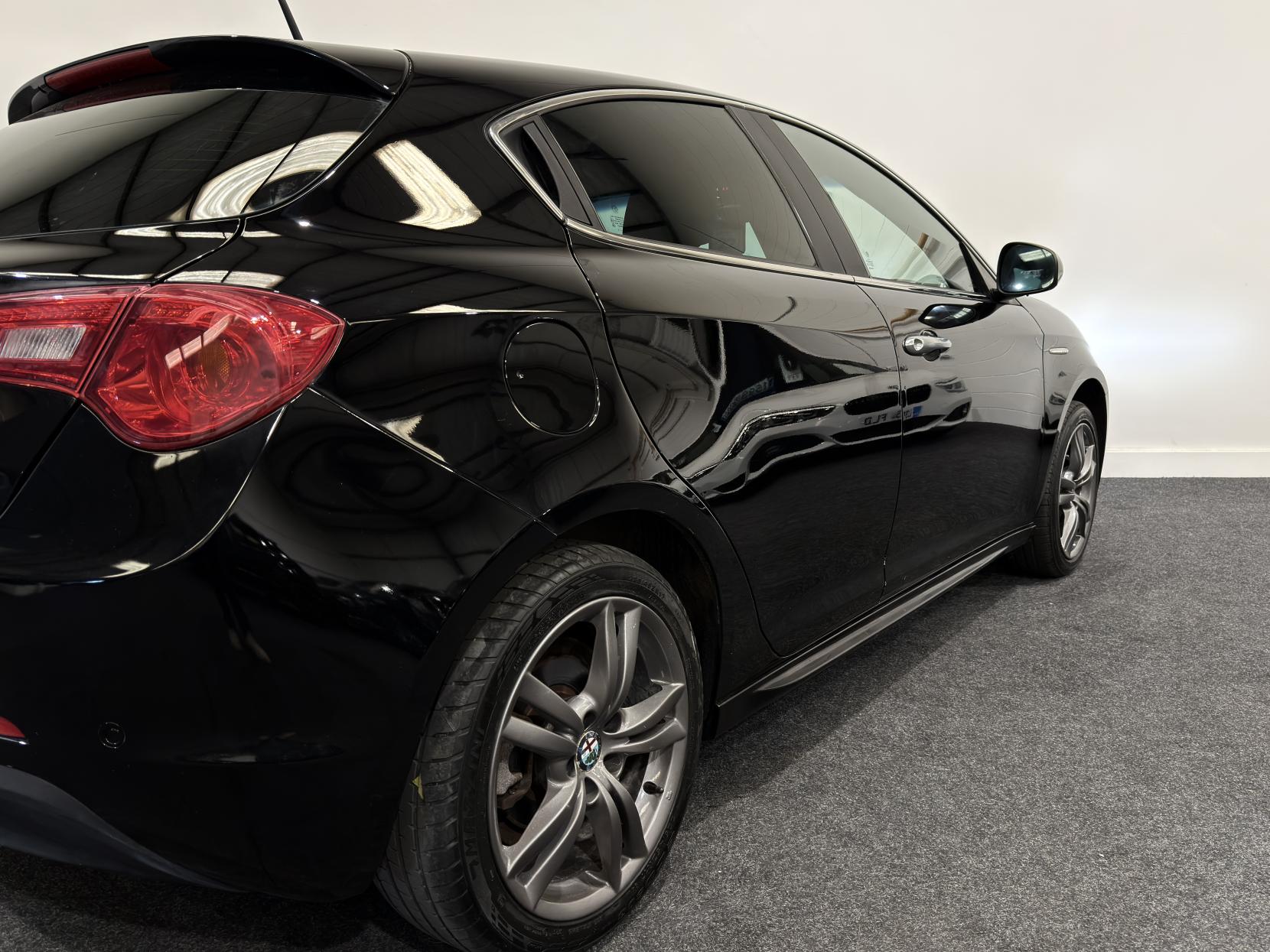 Alfa Romeo Giulietta 1.4 TB MultiAir Exclusive Hatchback 5dr Petrol Manual Euro 6 (s/s) (170 bhp)