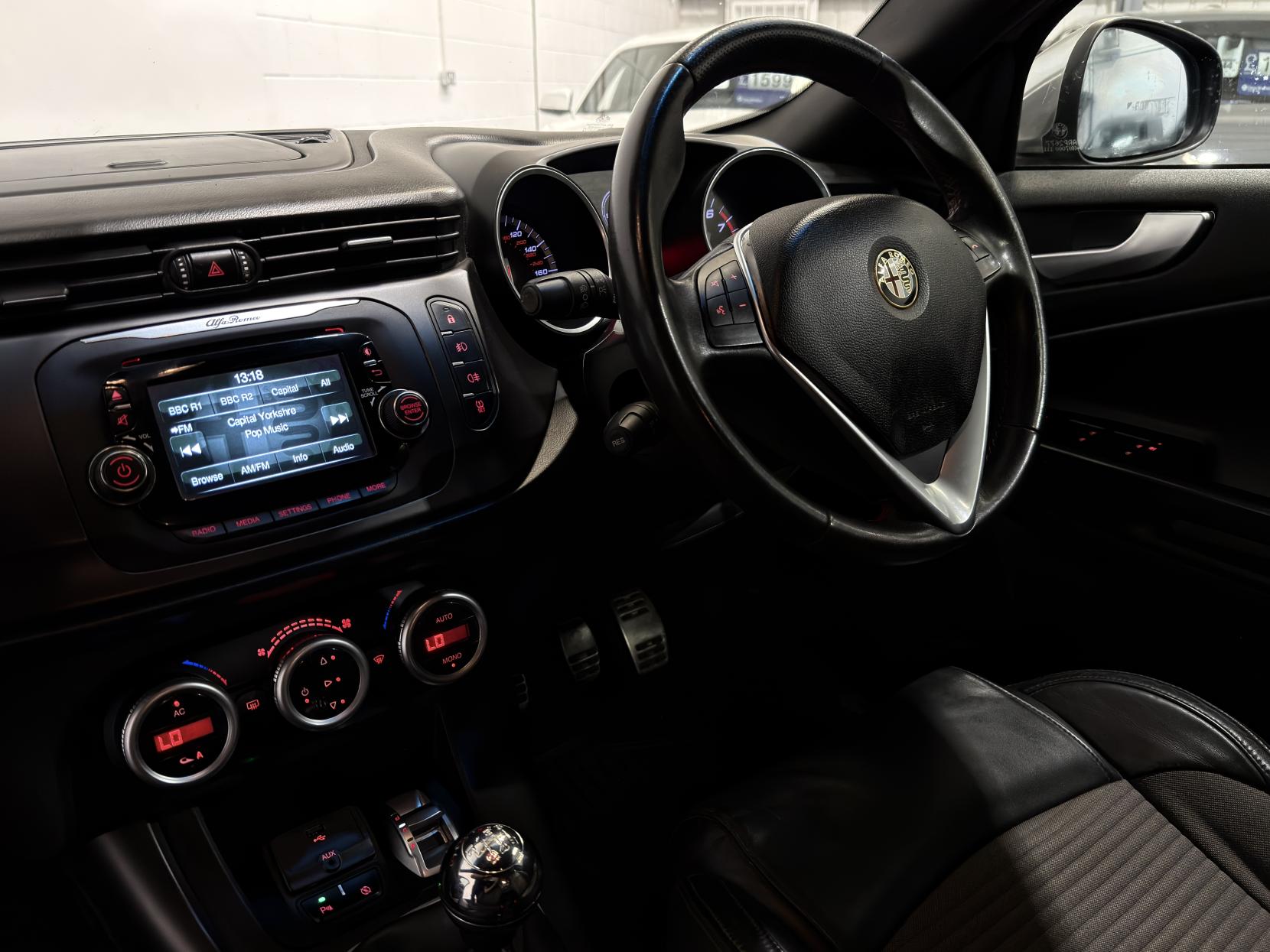Alfa Romeo Giulietta 1.4 TB MultiAir Exclusive Hatchback 5dr Petrol Manual Euro 6 (s/s) (170 bhp)