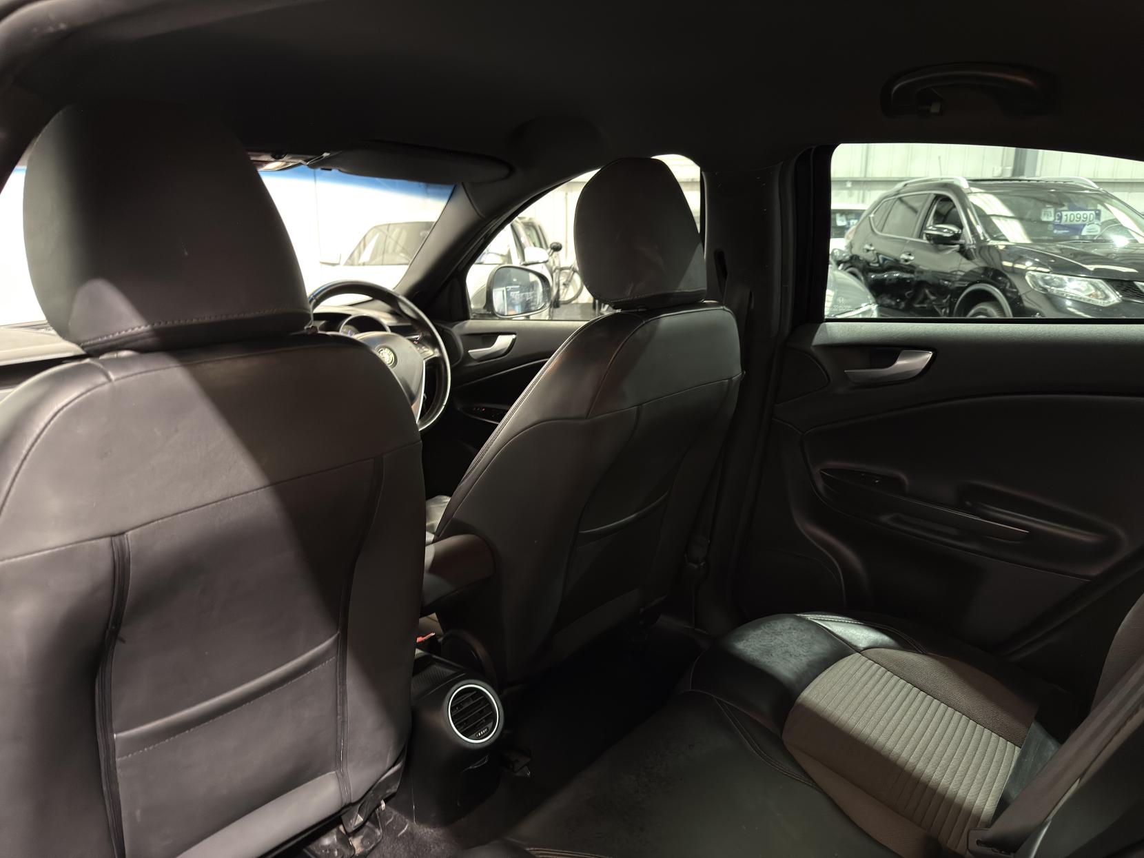 Alfa Romeo Giulietta 1.4 TB MultiAir Exclusive Hatchback 5dr Petrol Manual Euro 6 (s/s) (170 bhp)