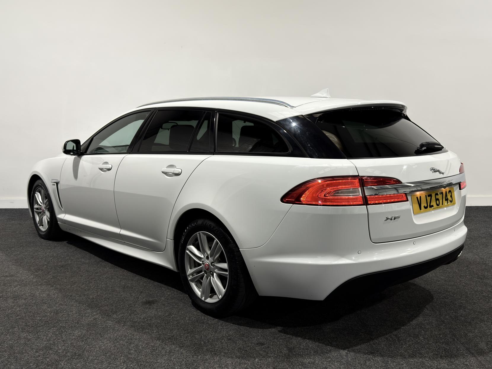 Jaguar XF 2.2d R-Sport Sportbrake 5dr Diesel Auto Euro 5 (s/s) (163 ps)