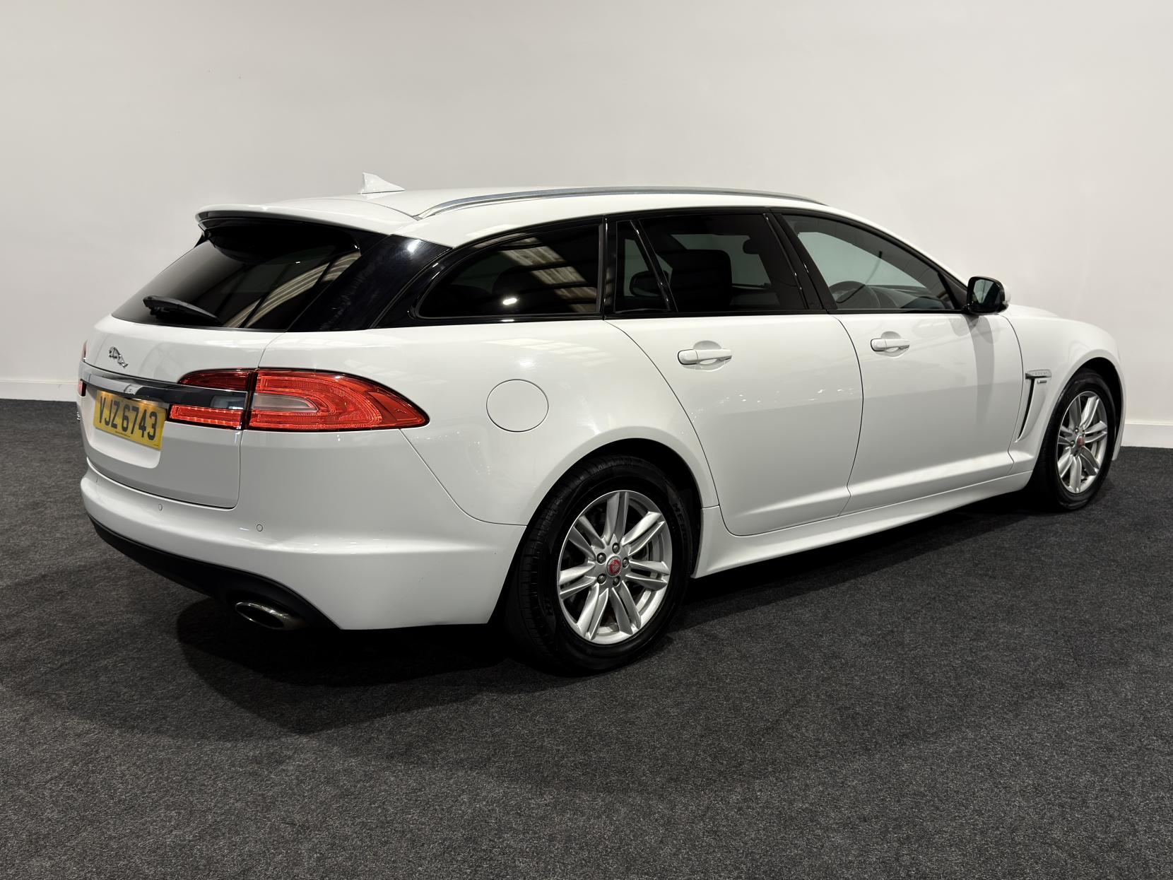 Jaguar XF 2.2d R-Sport Sportbrake 5dr Diesel Auto Euro 5 (s/s) (163 ps)