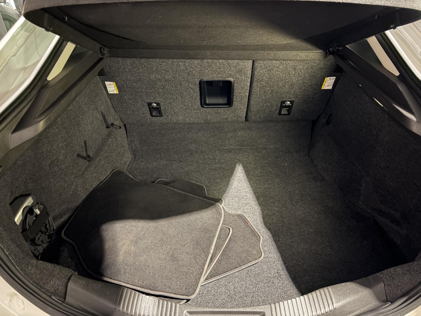 Ford Mondeo 2.0 TDCi ST-Line Hatchback 5dr Diesel Powershift Euro 6 (s/s) (180 ps)