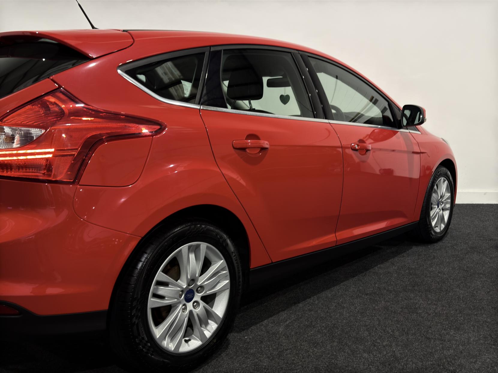 Ford Focus 1.0T EcoBoost Titanium Navigator Hatchback 5dr Petrol Manual Euro 5 (s/s) (125 ps)