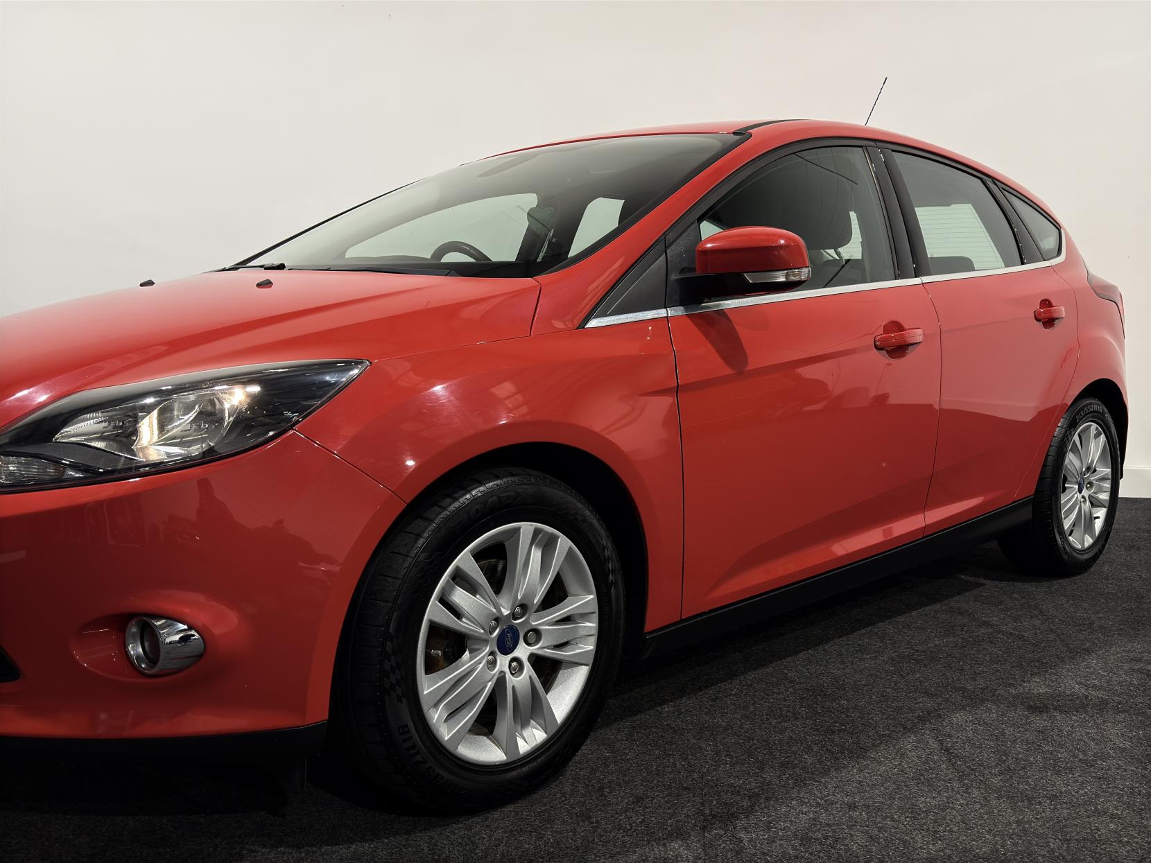 Ford Focus 1.0T EcoBoost Titanium Navigator Hatchback 5dr Petrol Manual Euro 5 (s/s) (125 ps)