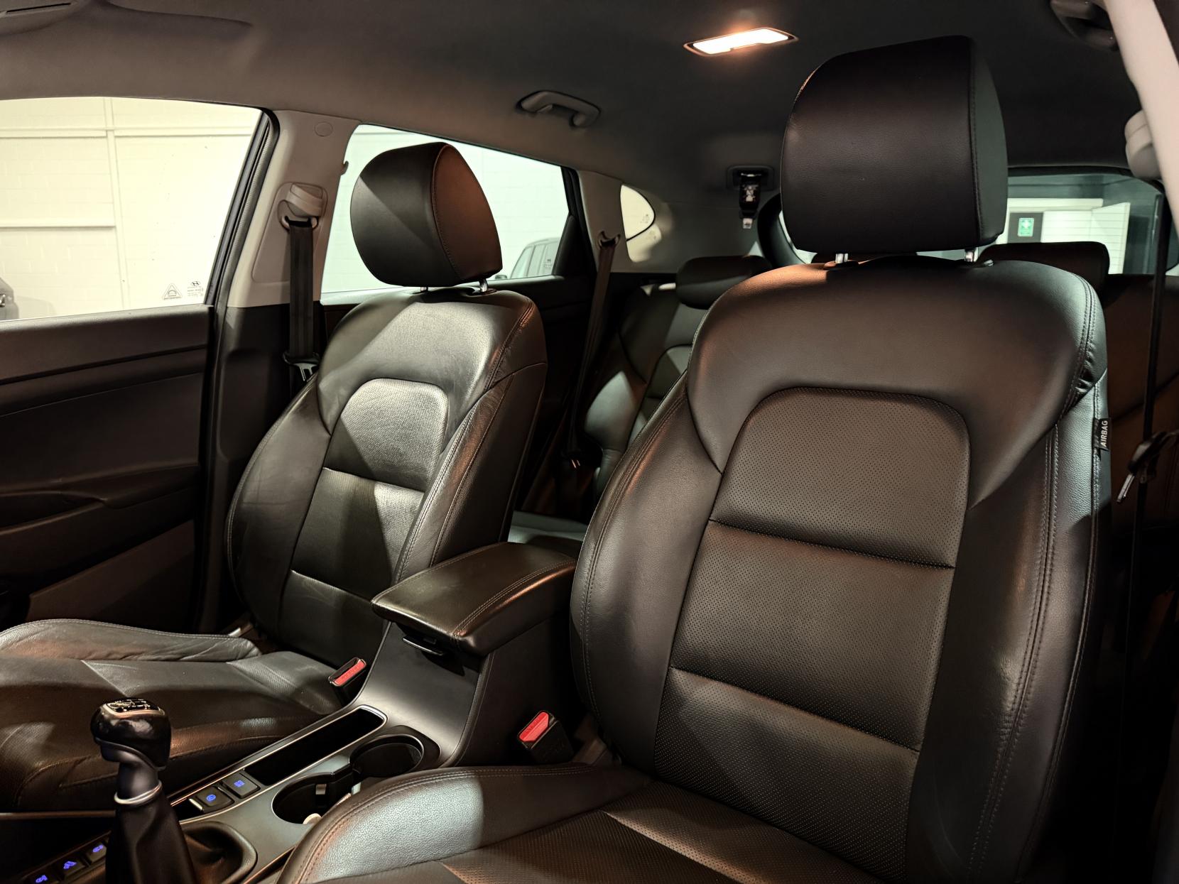 Hyundai TUCSON 1.6 CRDi Premium SUV 5dr Diesel Manual Euro 6 (s/s) (115 ps)