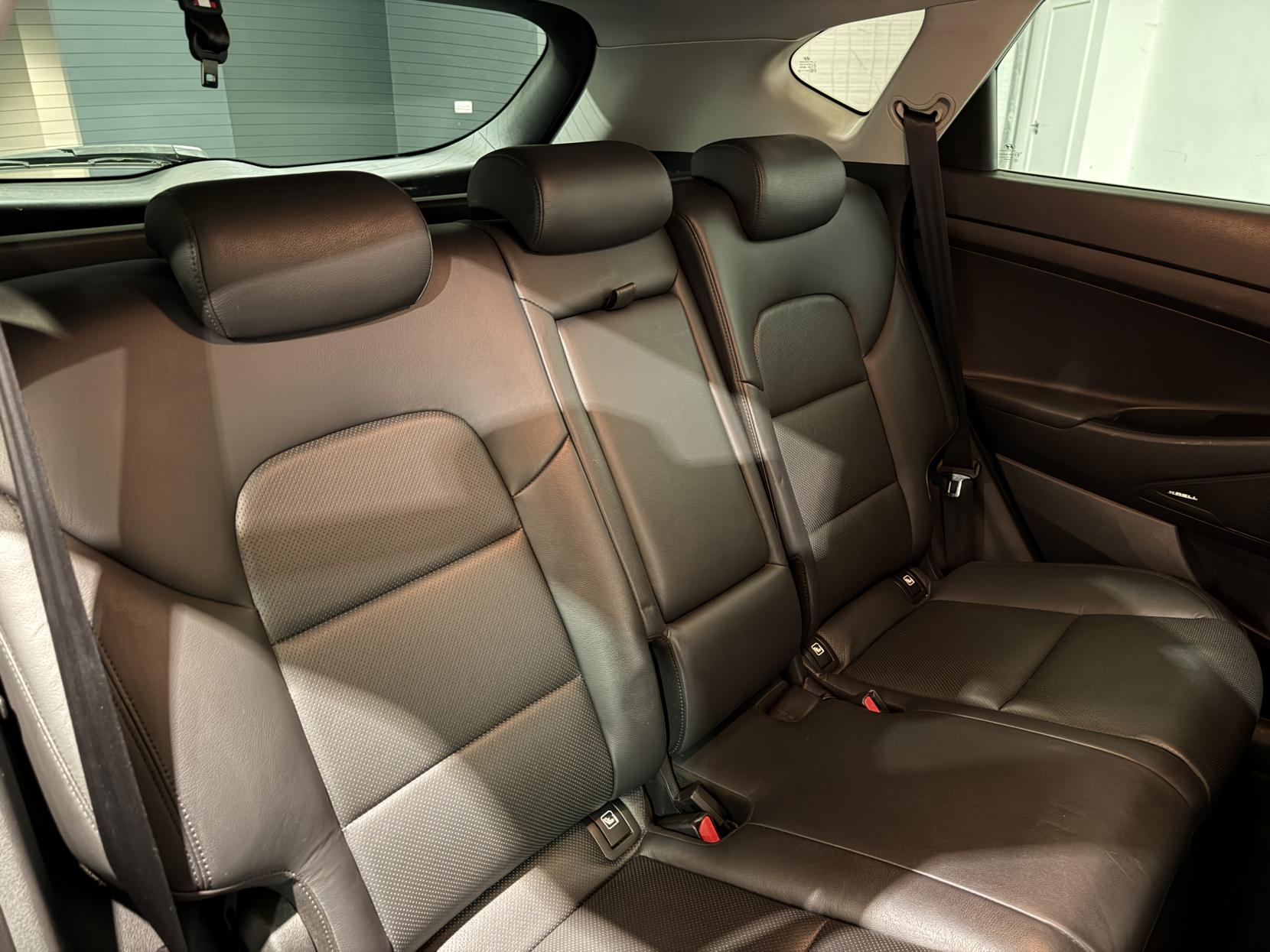 Hyundai TUCSON 1.6 CRDi Premium SUV 5dr Diesel Manual Euro 6 (s/s) (115 ps)