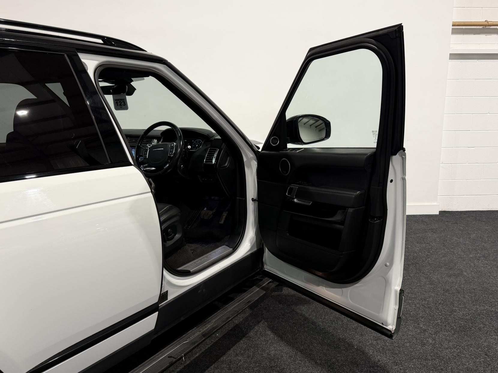 Land Rover Range Rover 4.4 SD V8 Vogue SUV 5dr Diesel Auto 4WD Euro 6 (s/s) (339 ps)