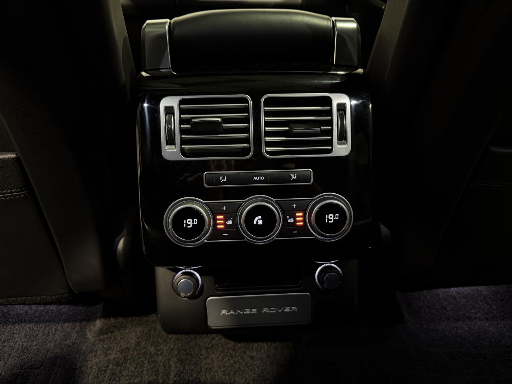 Land Rover Range Rover 4.4 SD V8 Vogue SUV 5dr Diesel Auto 4WD Euro 6 (s/s) (339 ps)