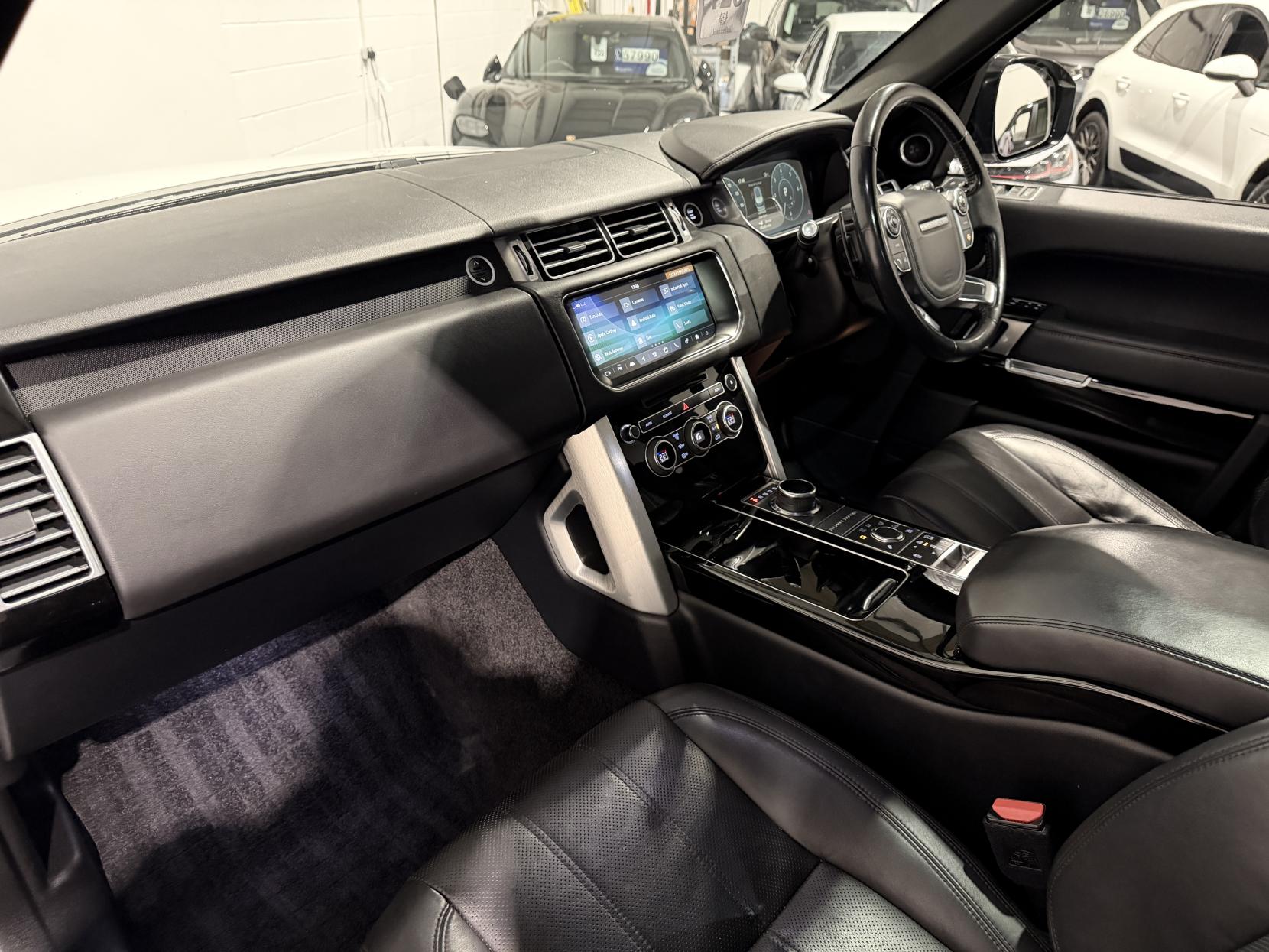 Land Rover Range Rover 4.4 SD V8 Vogue SUV 5dr Diesel Auto 4WD Euro 6 (s/s) (339 ps)