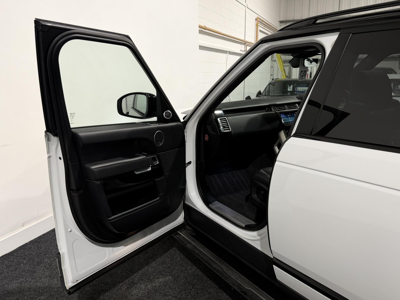 Land Rover Range Rover 4.4 SD V8 Vogue SUV 5dr Diesel Auto 4WD Euro 6 (s/s) (339 ps)