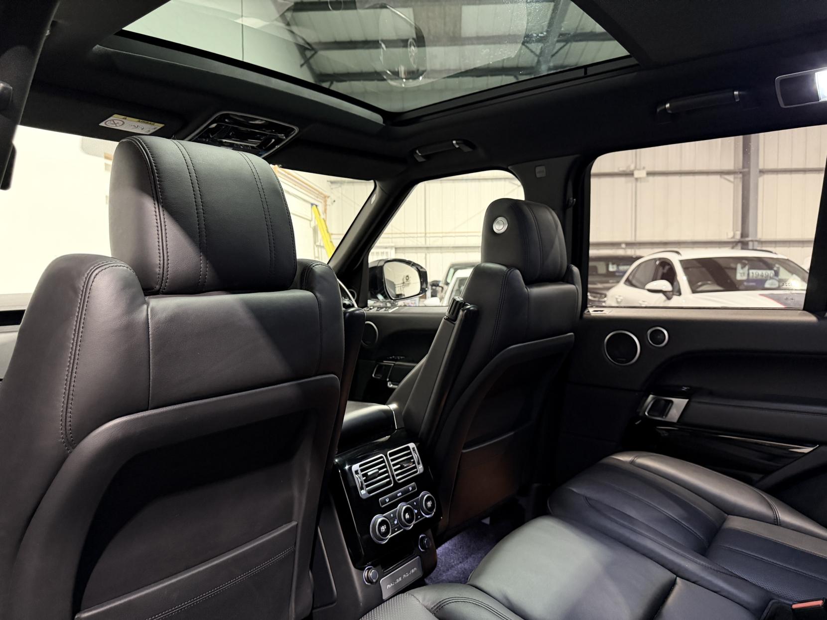 Land Rover Range Rover 4.4 SD V8 Vogue SUV 5dr Diesel Auto 4WD Euro 6 (s/s) (339 ps)