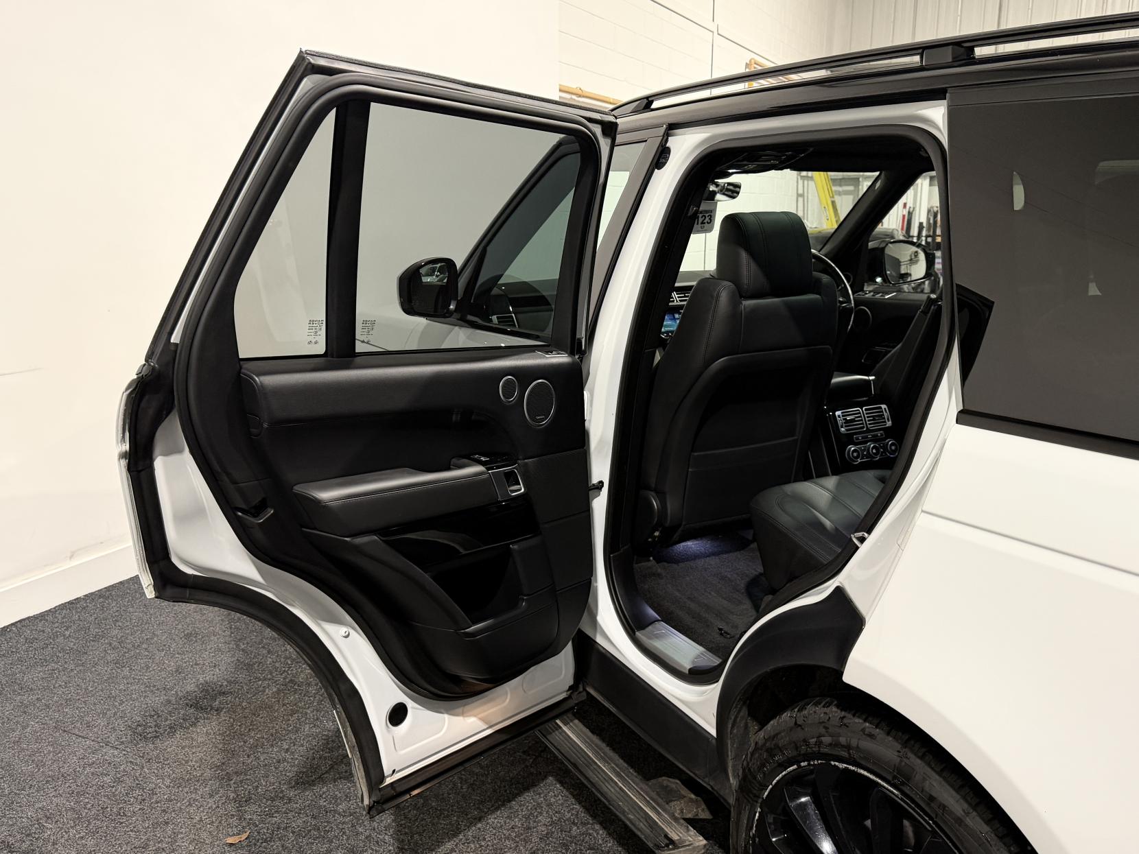 Land Rover Range Rover 4.4 SD V8 Vogue SUV 5dr Diesel Auto 4WD Euro 6 (s/s) (339 ps)