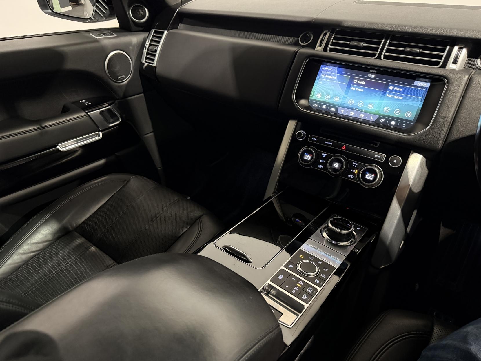 Land Rover Range Rover 4.4 SD V8 Vogue SUV 5dr Diesel Auto 4WD Euro 6 (s/s) (339 ps)