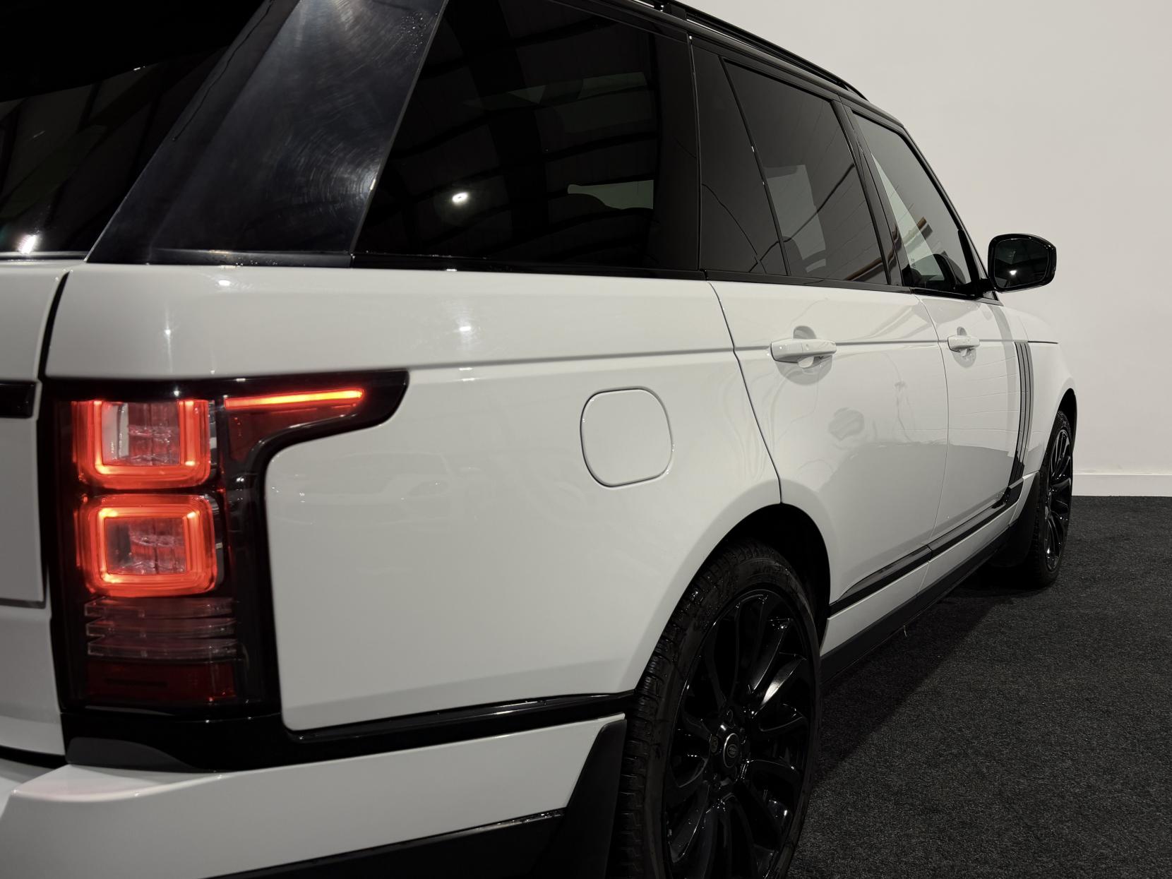 Land Rover Range Rover 4.4 SD V8 Vogue SUV 5dr Diesel Auto 4WD Euro 6 (s/s) (339 ps)