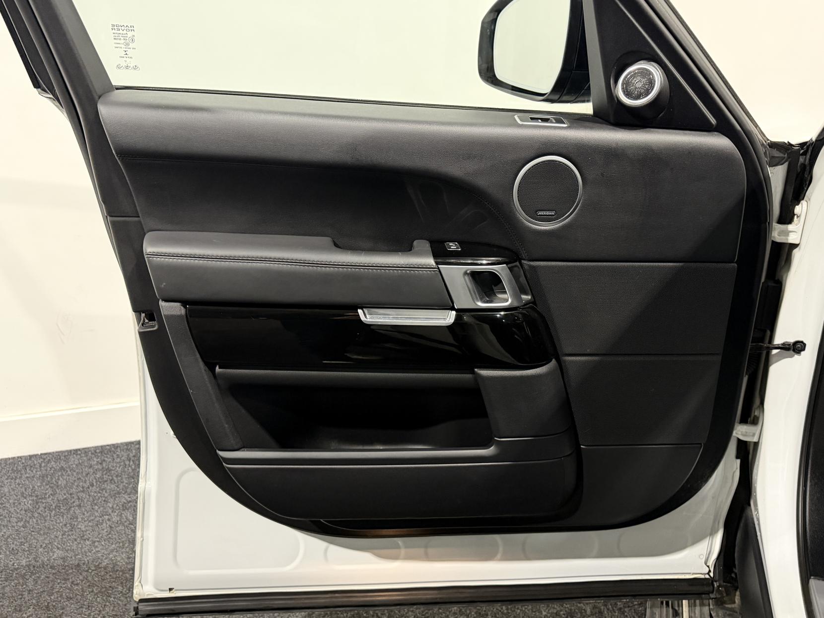 Land Rover Range Rover 4.4 SD V8 Vogue SUV 5dr Diesel Auto 4WD Euro 6 (s/s) (339 ps)