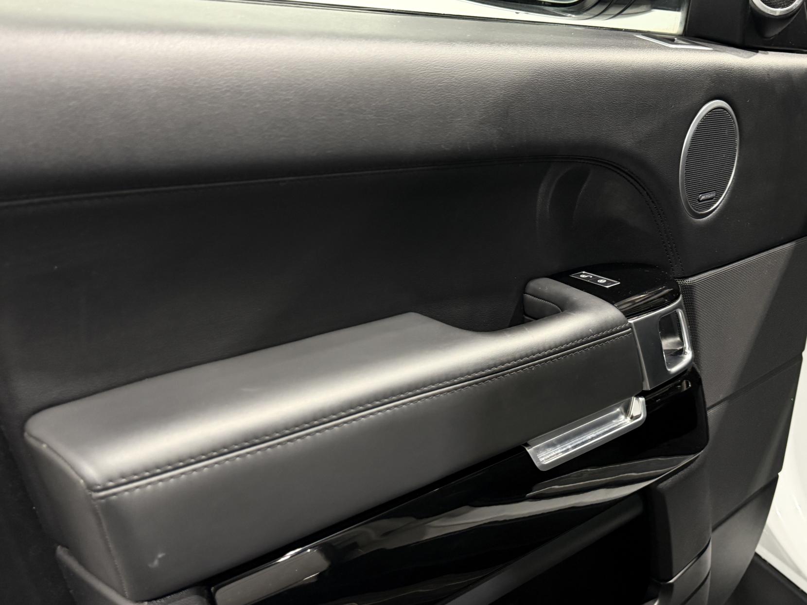 Land Rover Range Rover 4.4 SD V8 Vogue SUV 5dr Diesel Auto 4WD Euro 6 (s/s) (339 ps)