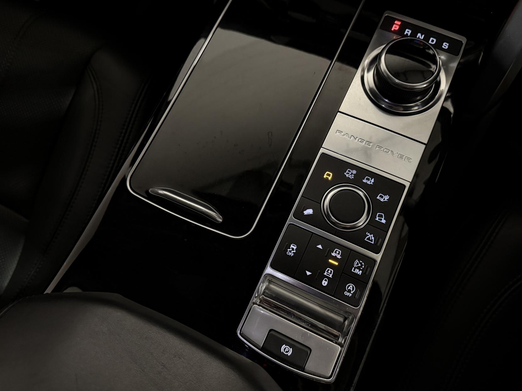 Land Rover Range Rover 4.4 SD V8 Vogue SUV 5dr Diesel Auto 4WD Euro 6 (s/s) (339 ps)