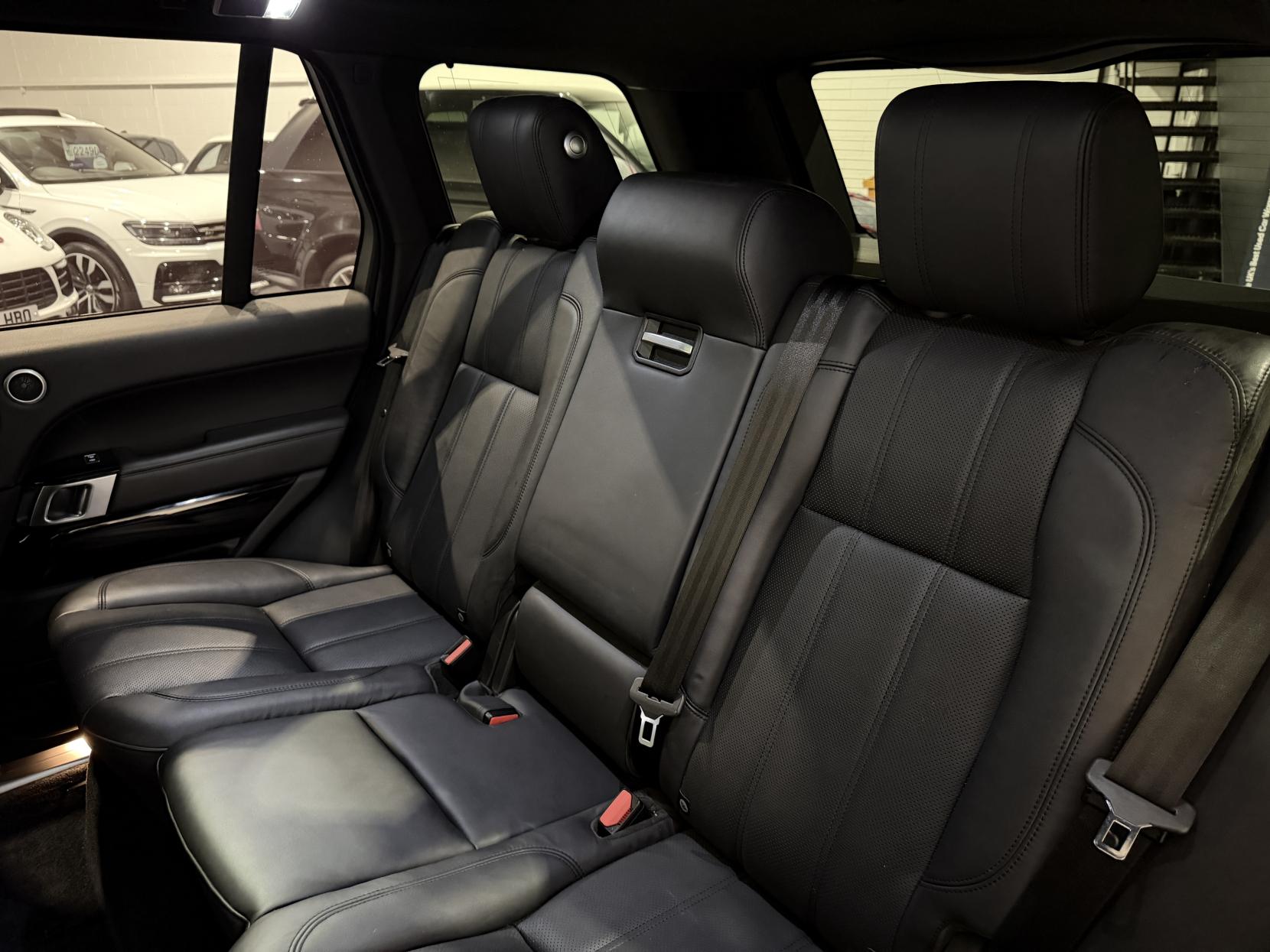 Land Rover Range Rover 4.4 SD V8 Vogue SUV 5dr Diesel Auto 4WD Euro 6 (s/s) (339 ps)