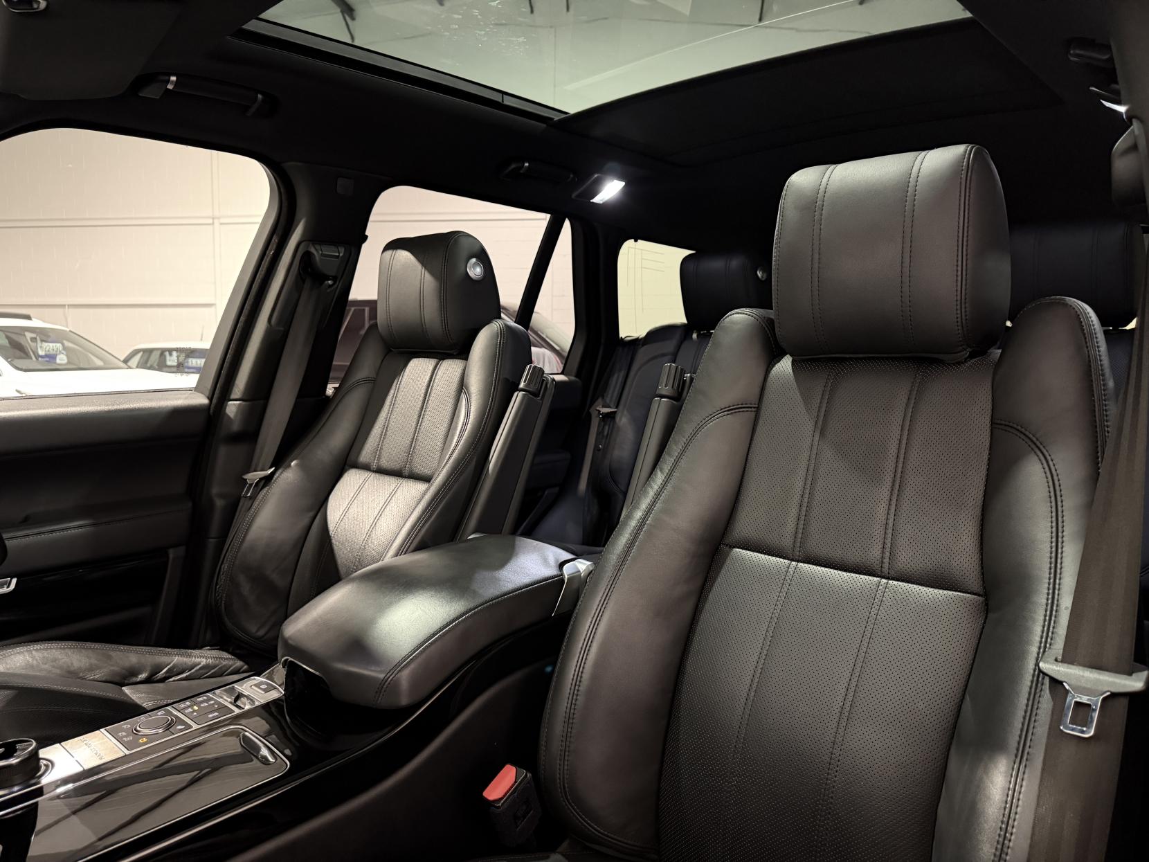 Land Rover Range Rover 4.4 SD V8 Vogue SUV 5dr Diesel Auto 4WD Euro 6 (s/s) (339 ps)