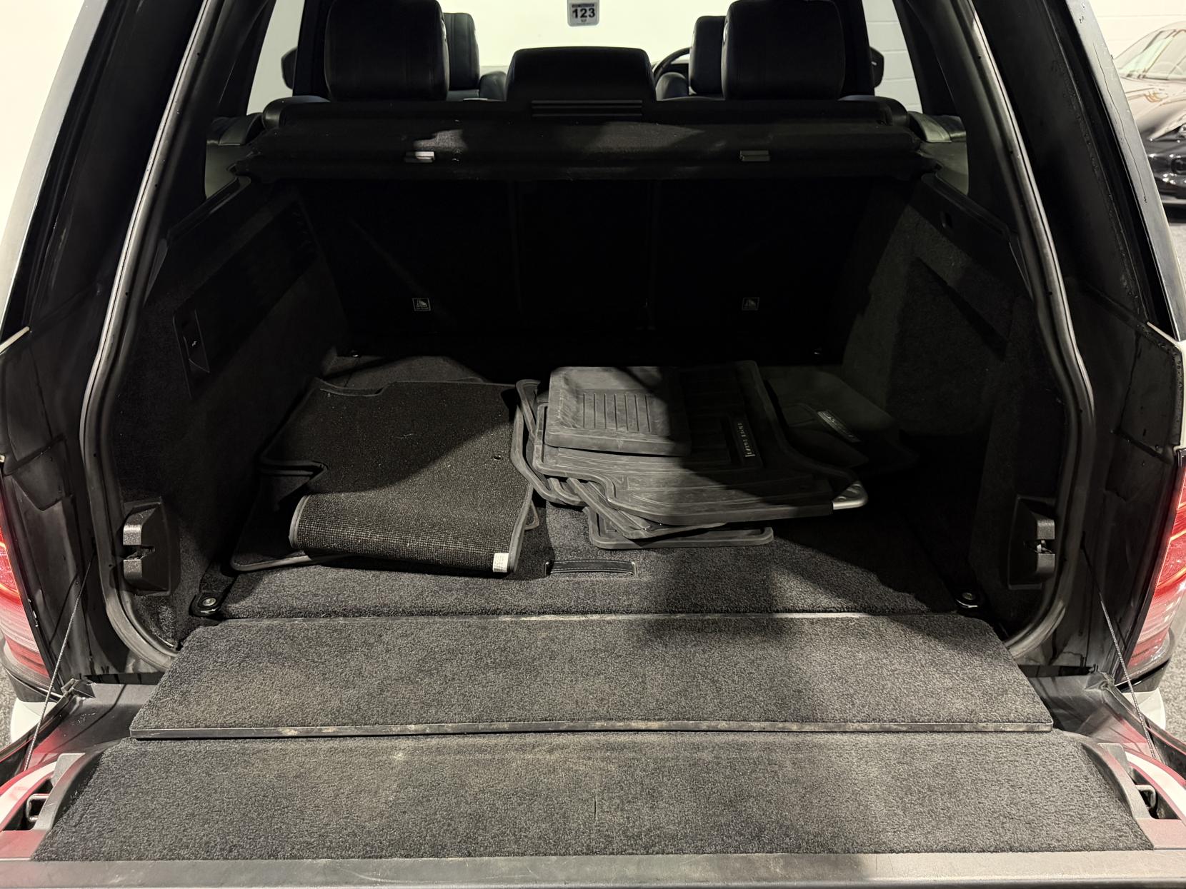 Land Rover Range Rover 4.4 SD V8 Vogue SUV 5dr Diesel Auto 4WD Euro 6 (s/s) (339 ps)