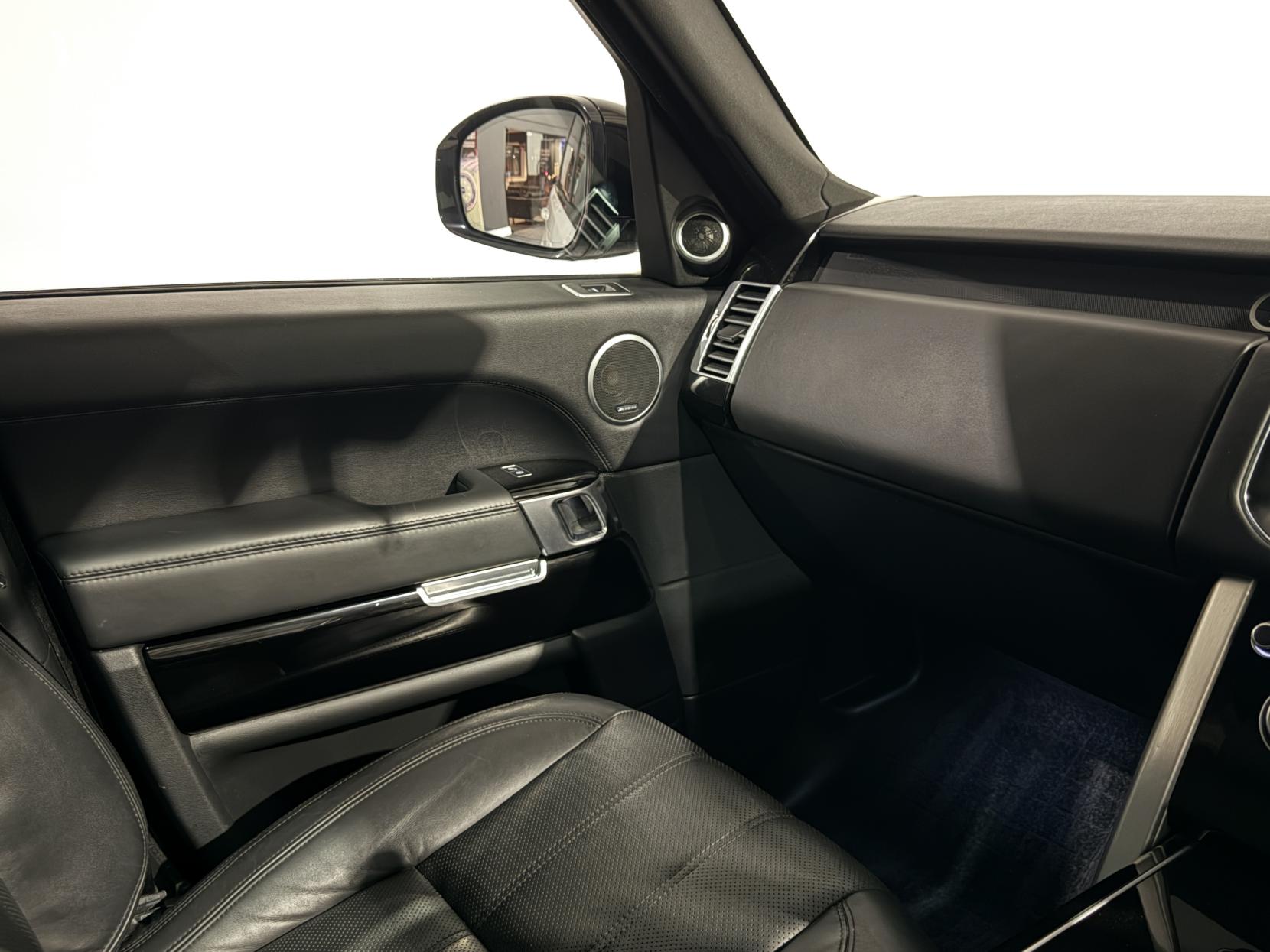 Land Rover Range Rover 4.4 SD V8 Vogue SUV 5dr Diesel Auto 4WD Euro 6 (s/s) (339 ps)