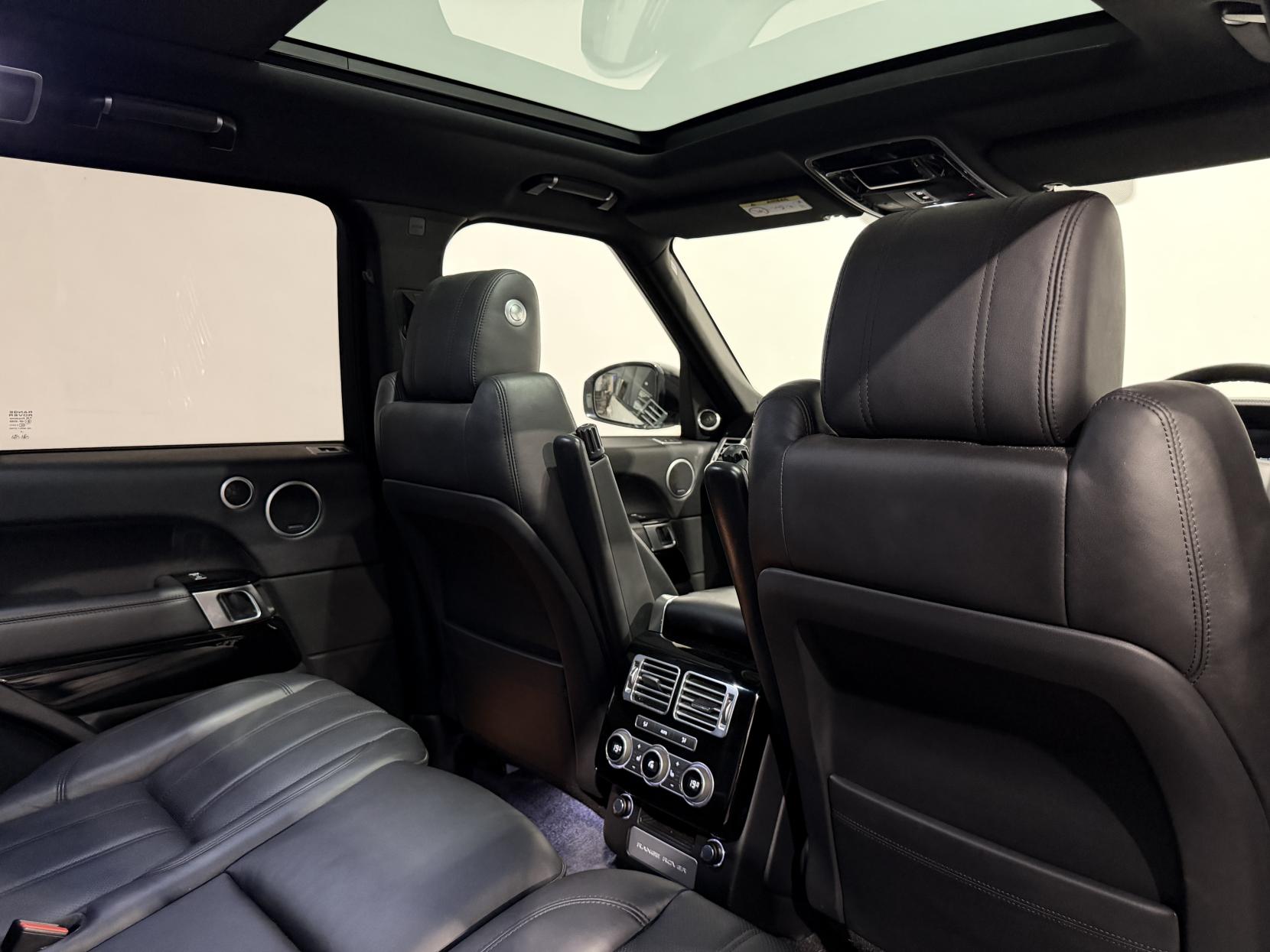 Land Rover Range Rover 4.4 SD V8 Vogue SUV 5dr Diesel Auto 4WD Euro 6 (s/s) (339 ps)