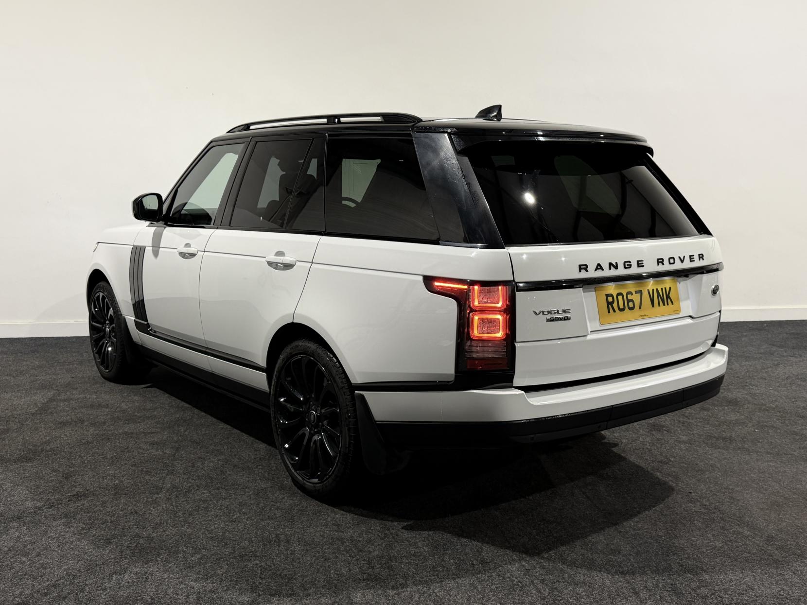 Land Rover Range Rover 4.4 SD V8 Vogue SUV 5dr Diesel Auto 4WD Euro 6 (s/s) (339 ps)