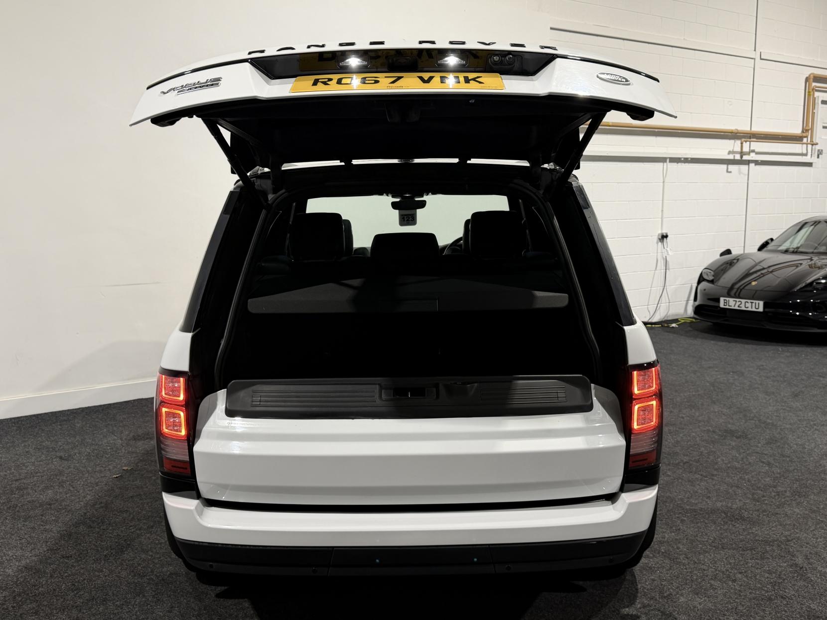 Land Rover Range Rover 4.4 SD V8 Vogue SUV 5dr Diesel Auto 4WD Euro 6 (s/s) (339 ps)