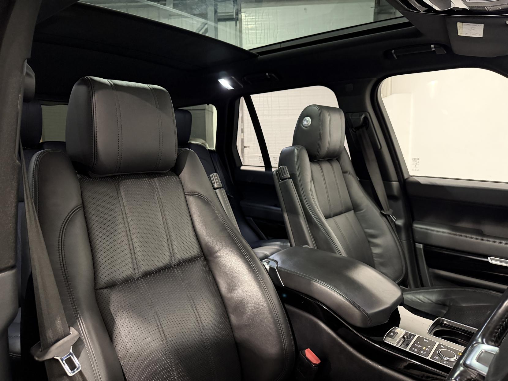 Land Rover Range Rover 4.4 SD V8 Vogue SUV 5dr Diesel Auto 4WD Euro 6 (s/s) (339 ps)