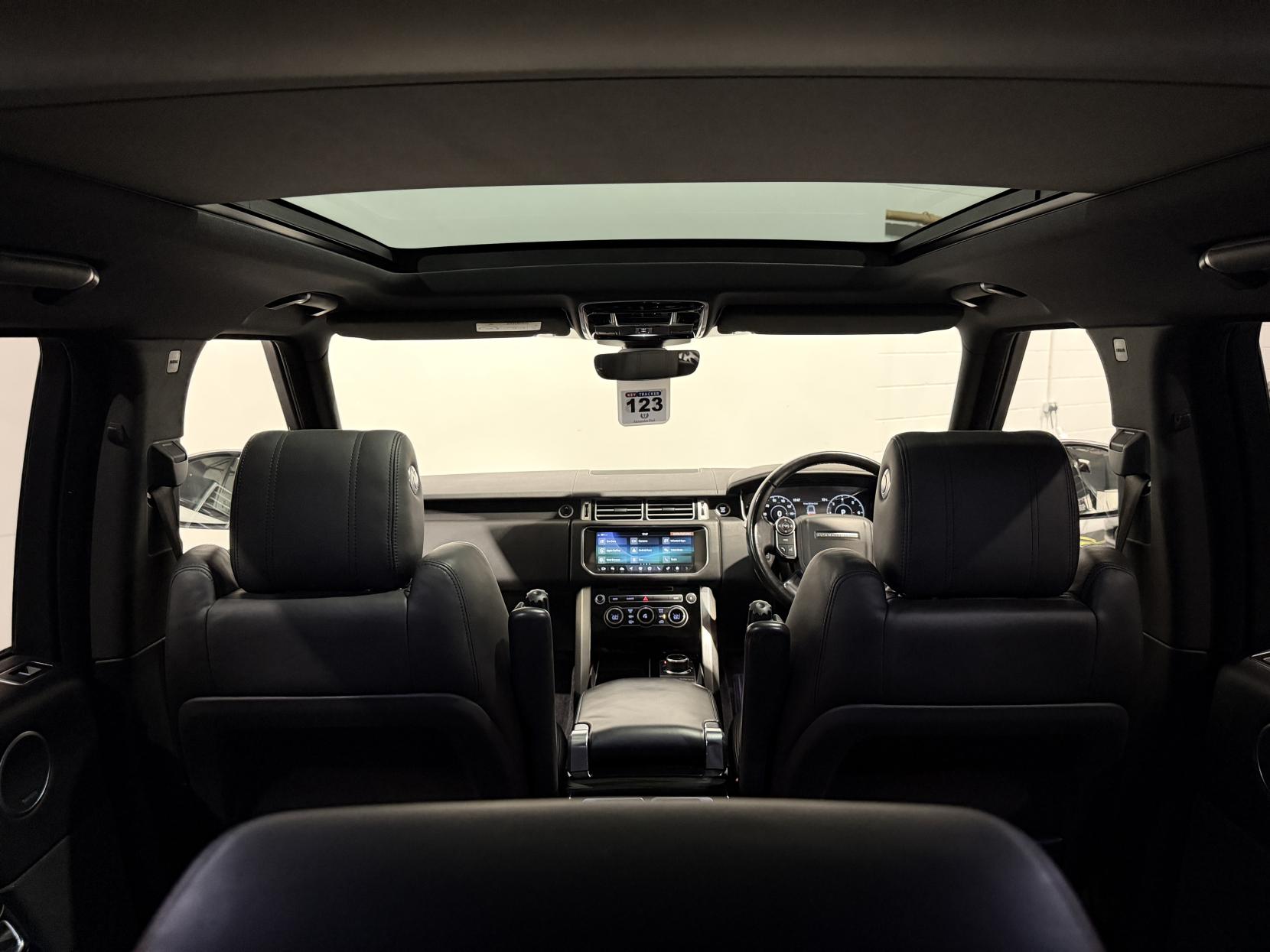 Land Rover Range Rover 4.4 SD V8 Vogue SUV 5dr Diesel Auto 4WD Euro 6 (s/s) (339 ps)