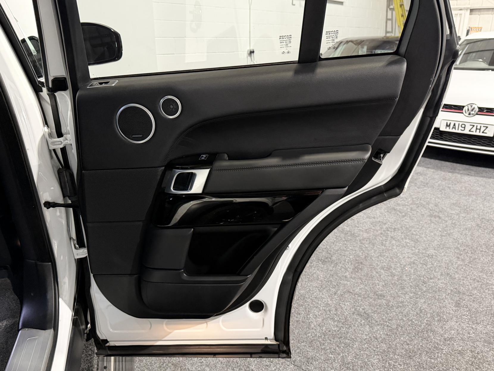 Land Rover Range Rover 4.4 SD V8 Vogue SUV 5dr Diesel Auto 4WD Euro 6 (s/s) (339 ps)