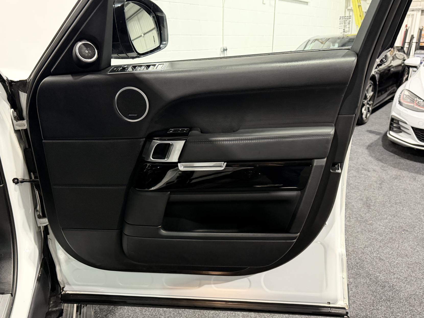 Land Rover Range Rover 4.4 SD V8 Vogue SUV 5dr Diesel Auto 4WD Euro 6 (s/s) (339 ps)