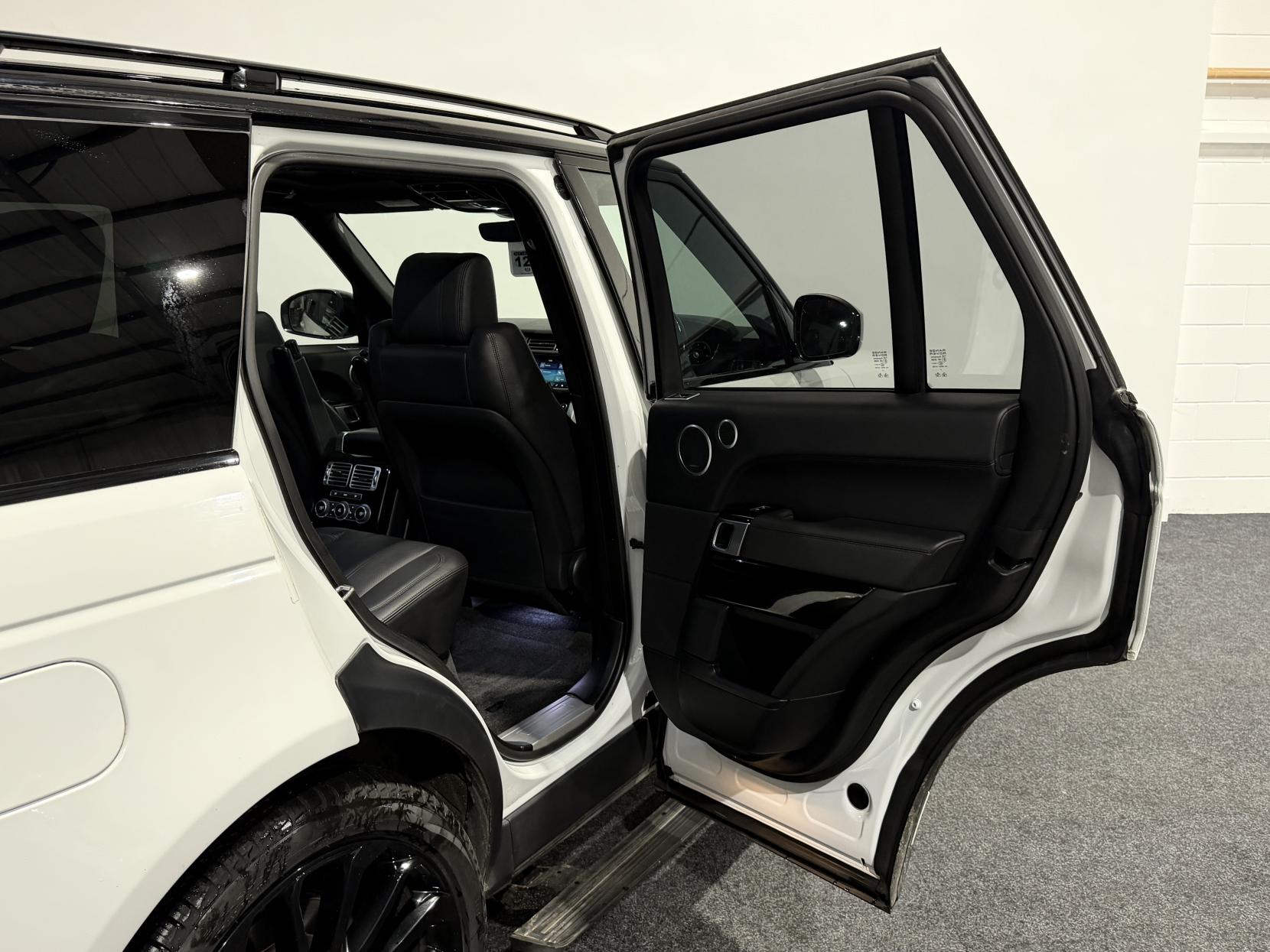 Land Rover Range Rover 4.4 SD V8 Vogue SUV 5dr Diesel Auto 4WD Euro 6 (s/s) (339 ps)